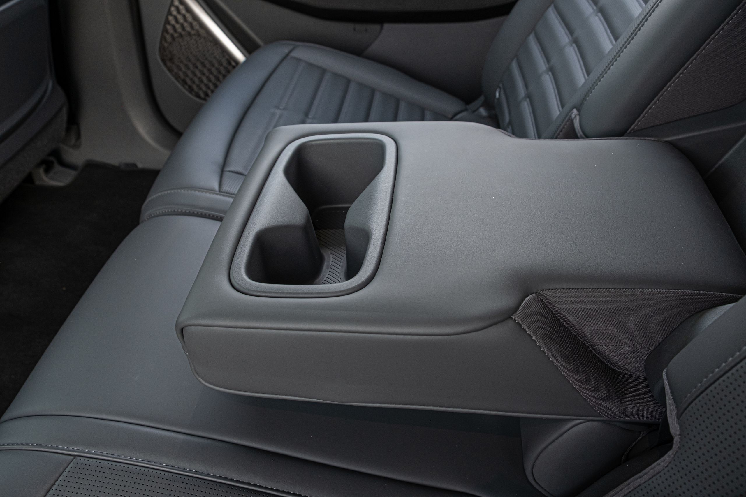 Kia’s 2026 EV9 Earth Gets The Hard Part Right And Stumbles On The Obvious One | Review