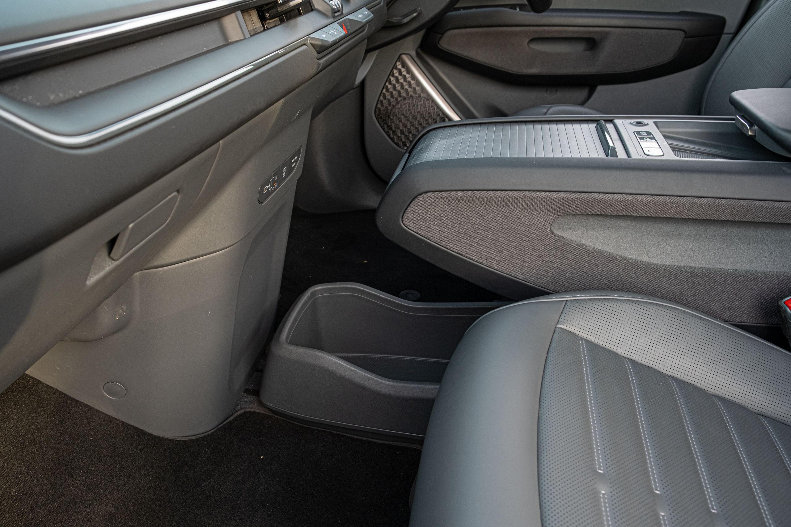 Kia’s 2026 EV9 Earth Gets The Hard Part Right And Stumbles On The Obvious One | Review