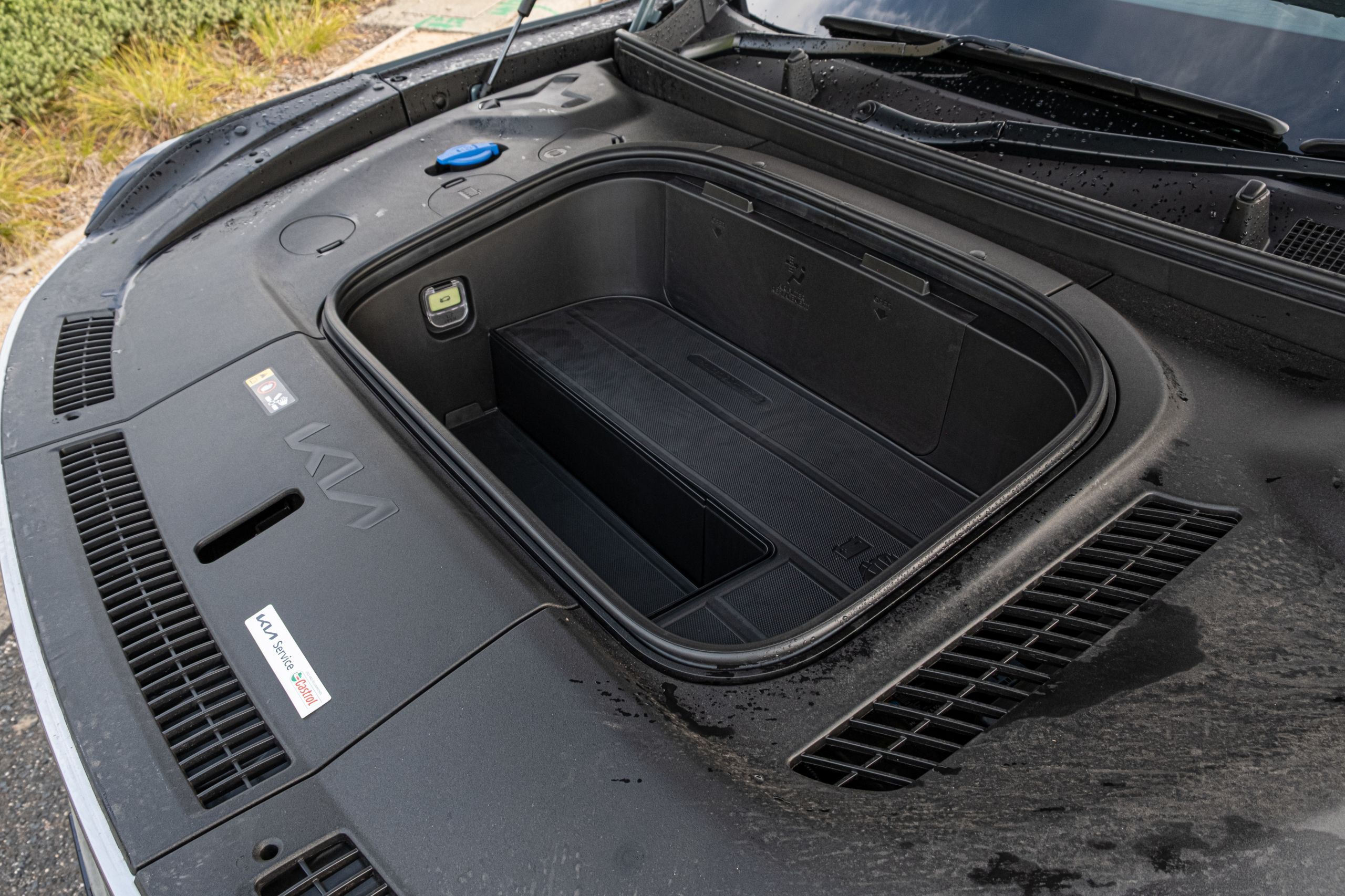 Kia’s 2026 EV9 Earth Gets The Hard Part Right And Stumbles On The Obvious One | Review