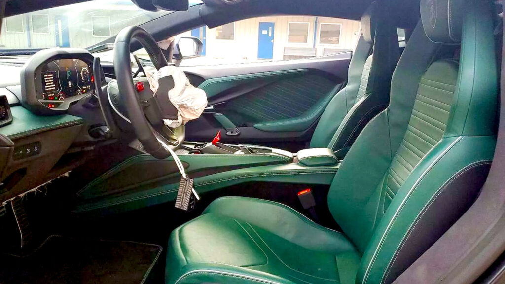  A Green Interior Is The Very Least Of This Lamborghini Revuelto’s Worries