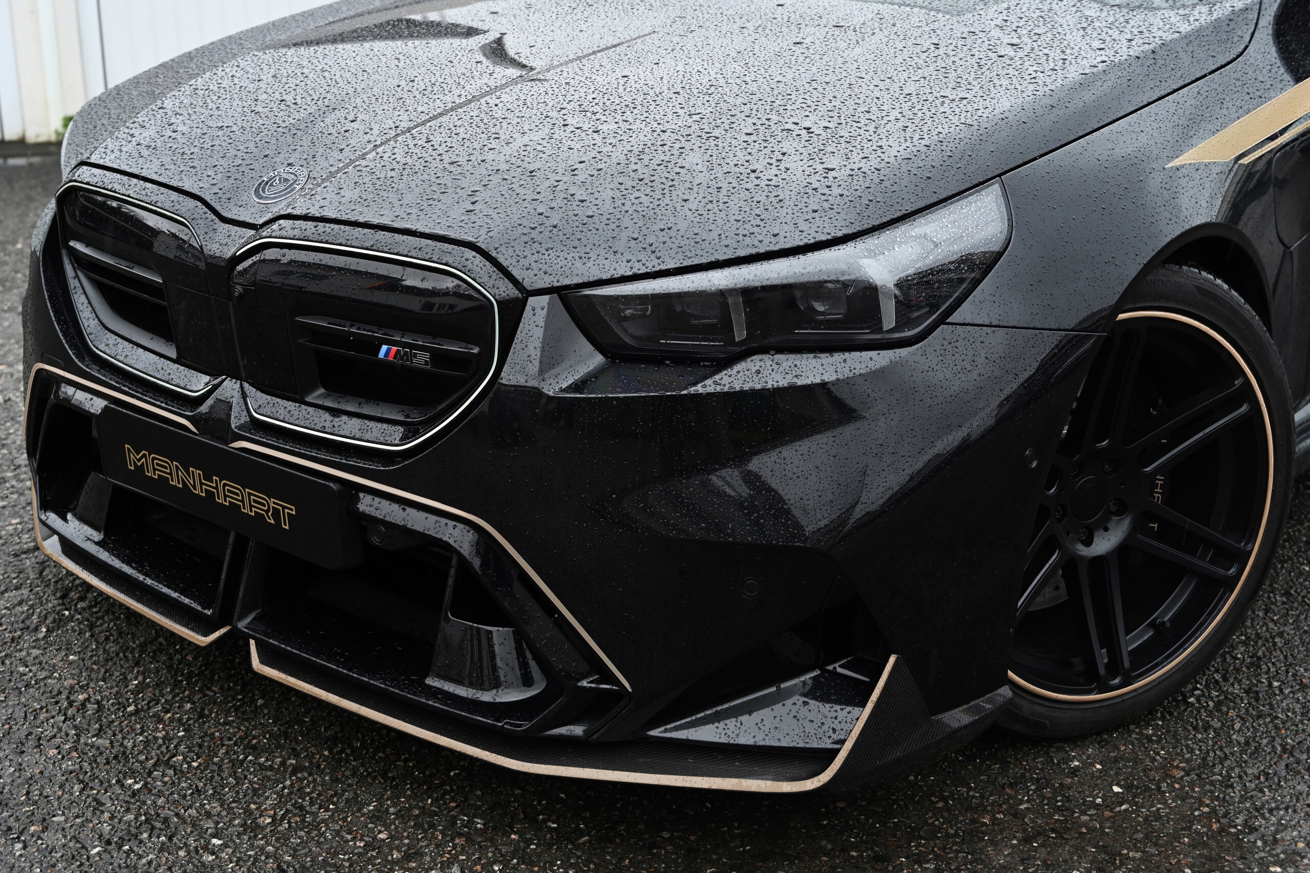 Manhart знайшов 180-сильний BMW у моторному відсіку M5 Touring