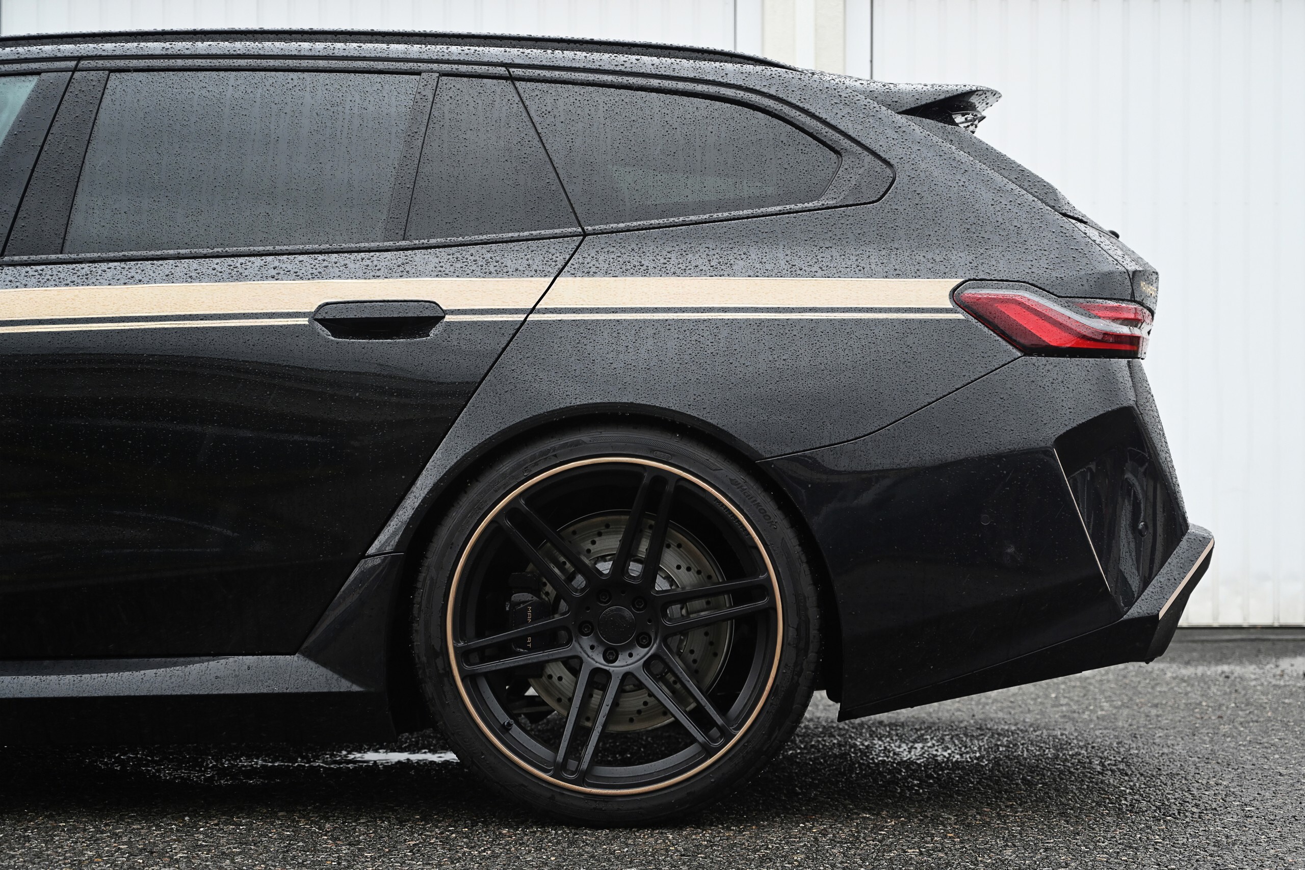 Manhart знайшов 180-сильний BMW у моторному відсіку M5 Touring