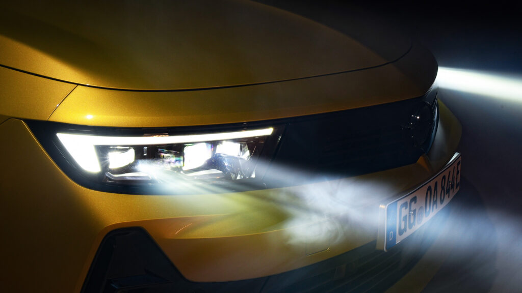  Canada Wants To Know If Facing Modern Headlights Feels Like Being Abducted By Aliens