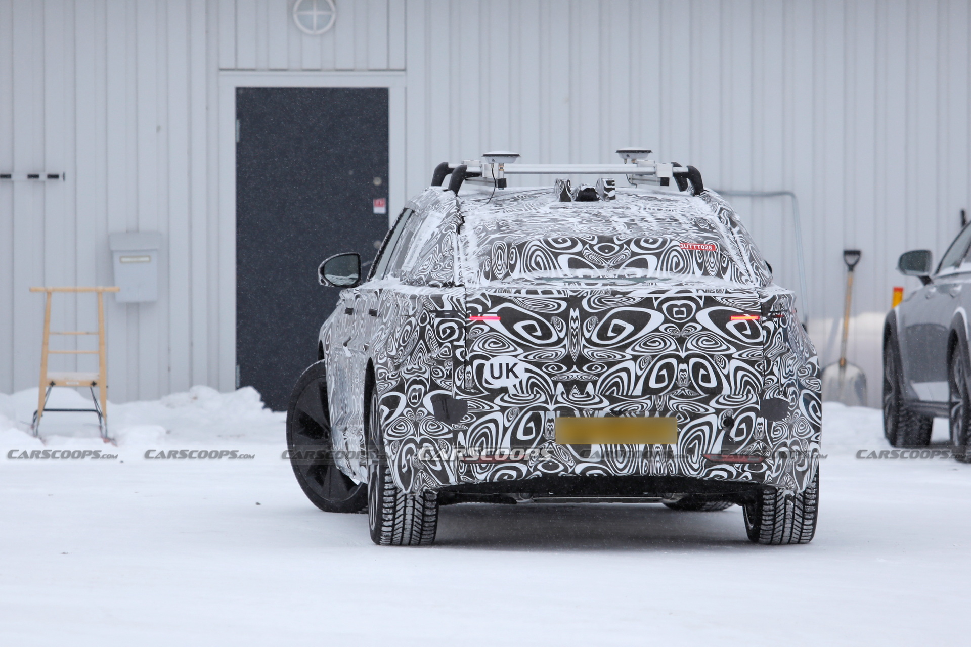 New Velar Looks Uncomfortably Close To A Range Rover Sedan
