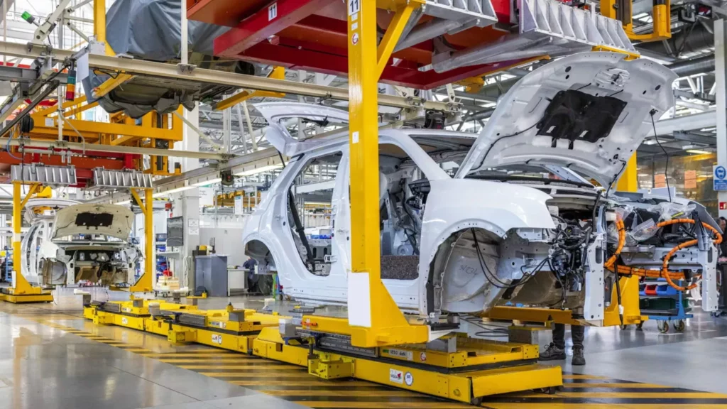  Meet Calvin-40, Renault&rsquo;s Headless, Heavy-Lifting Robot