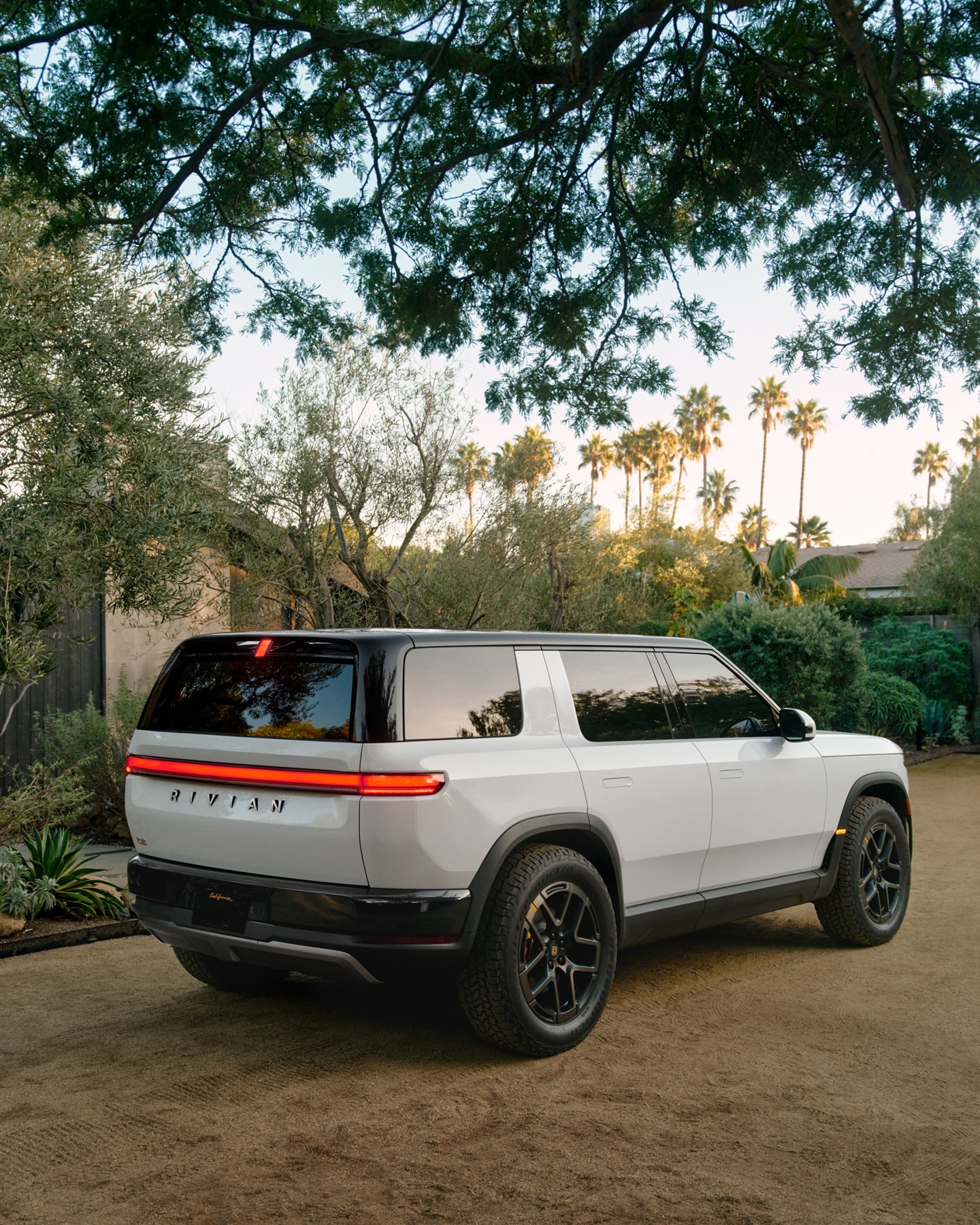 Rivian R2 2027 003
