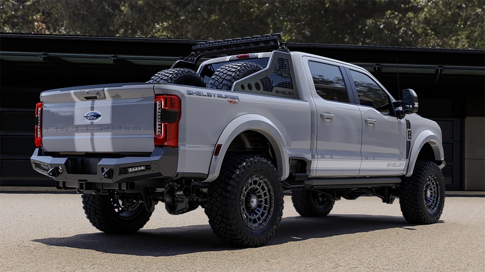 Остання конструкція Shelby обмінює трек на газон