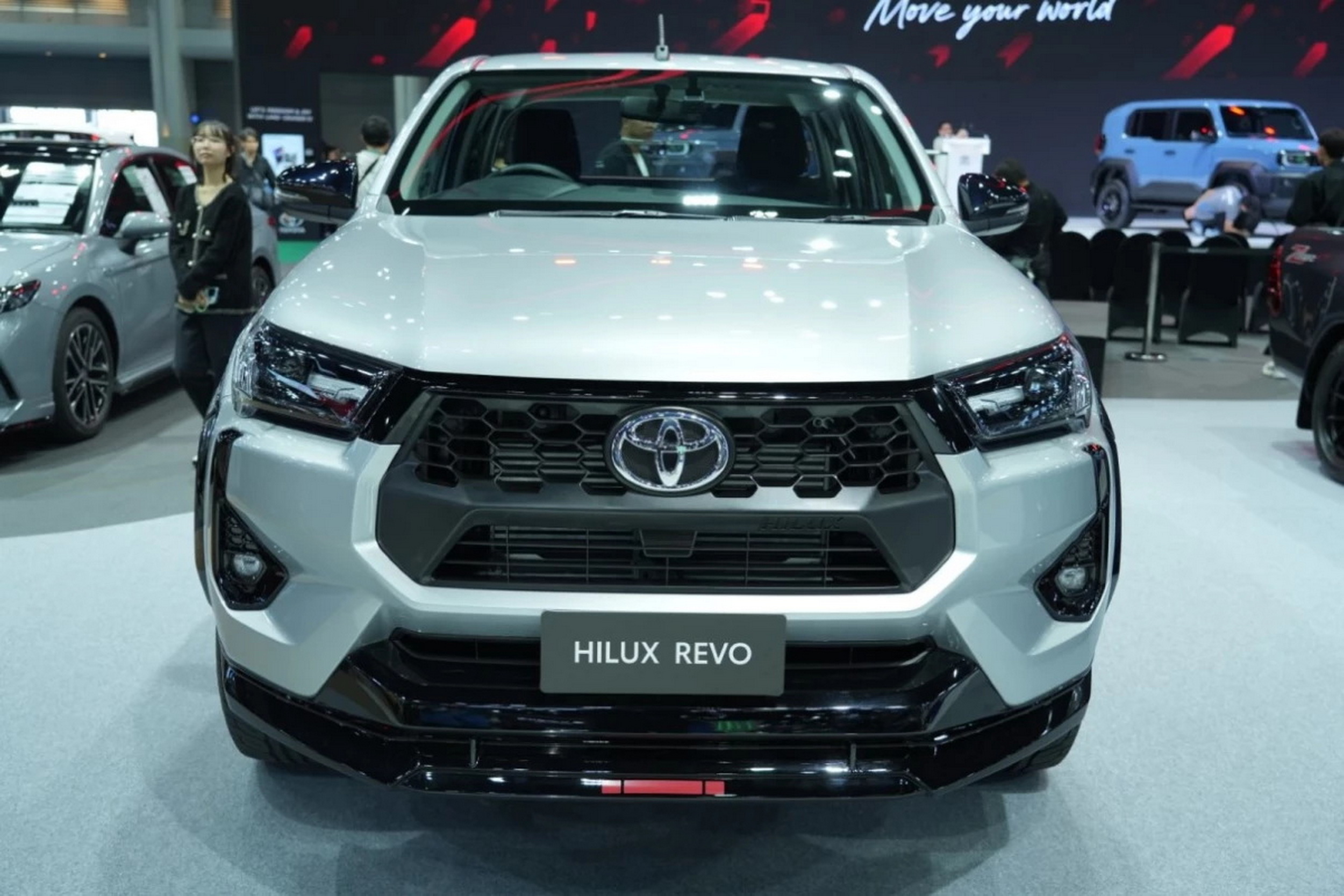 Пікап Toyota вартістю 15 800 доларів поїхав до Бангкока, а повернувся схожим на Brabus