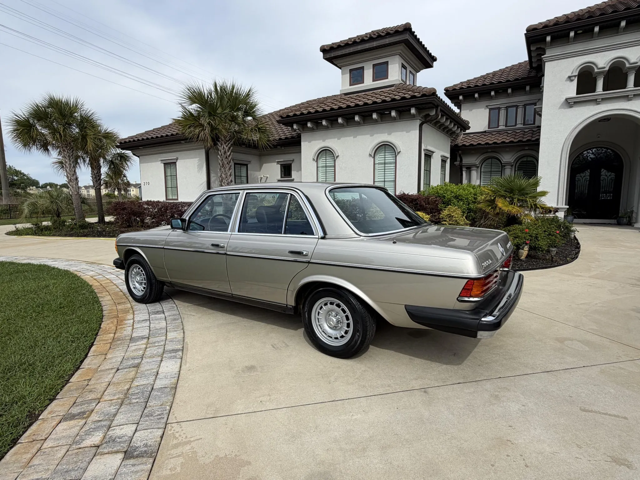 This Mercedes 300D Turbo Has Fewer Miles Than A 2025 Corolla, And It’s From 1985