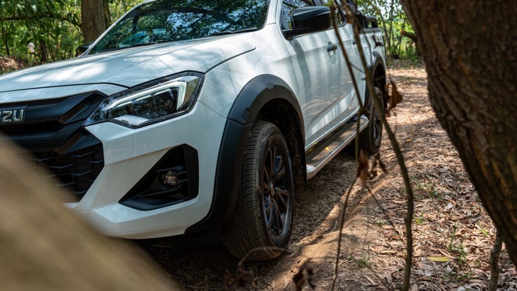  Isuzu&rsquo;s 2026 D-Max Loses Every Spec Battle Against The Hilux And Ranger, And Buyers Don&rsquo;t Care | Review