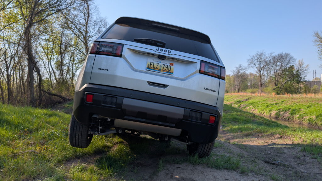 Jeep&rsquo;s 2026 Cherokee Stopped Pretending To Be A Jeep, And It Drives Better For It