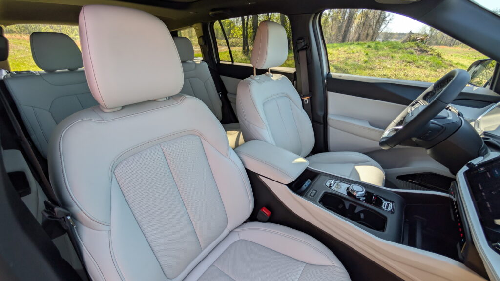  Jeep&rsquo;s 2026 Cherokee Stopped Pretending To Be A Jeep, And It Drives Better For It