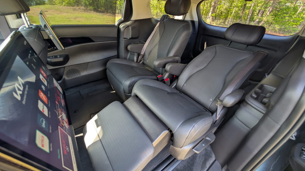  The 2026 Kia Carnival Hybrid Makes Most 3-Row SUVs Look Like Expensive Mistakes | Review