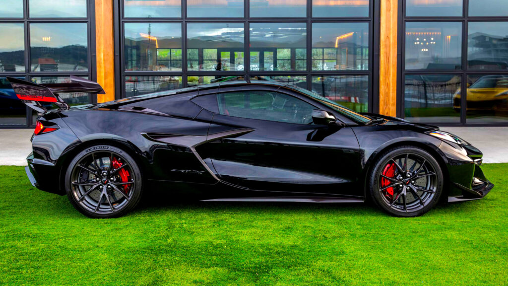  GM Stops Corvette Sales Because One Turn Signal Won’t Admit When It’s Broken