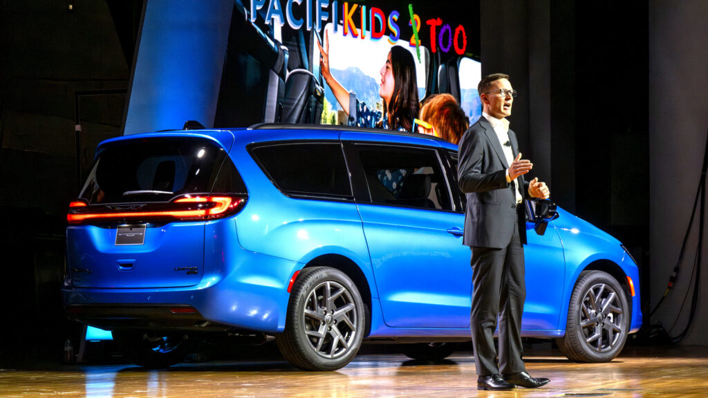  Chrysler’s CEO Says Buy The Minivan, And The Data Says He Really Needs You To