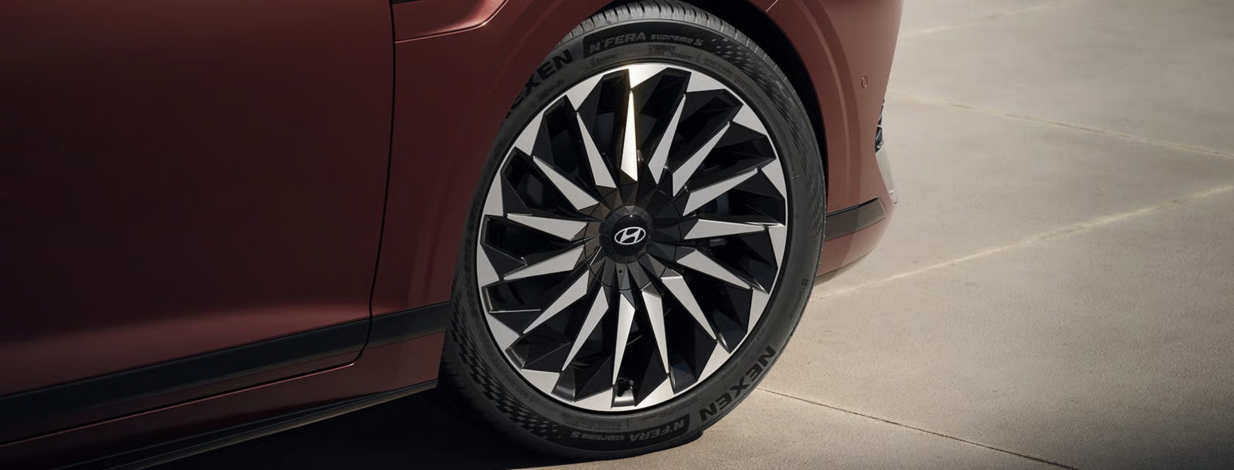 The $28K Flagship Hyundai Sedan Americans Called The Azera Closes In On Genesis