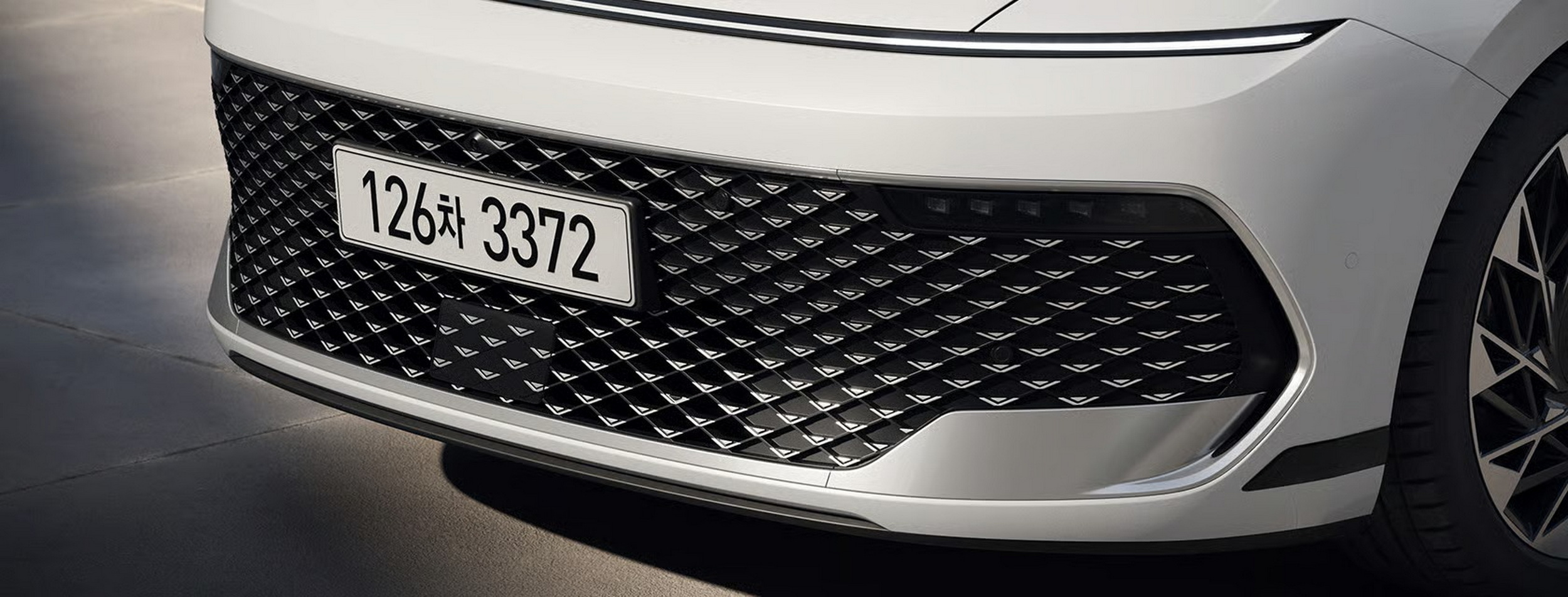 The $28K Flagship Hyundai Sedan Americans Called The Azera Closes In On Genesis