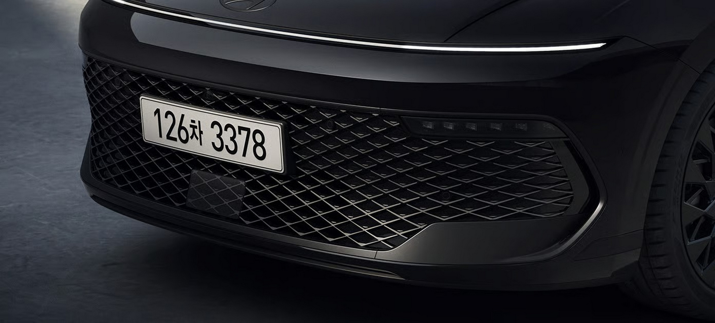 The $28K Flagship Hyundai Sedan Americans Called The Azera Closes In On Genesis