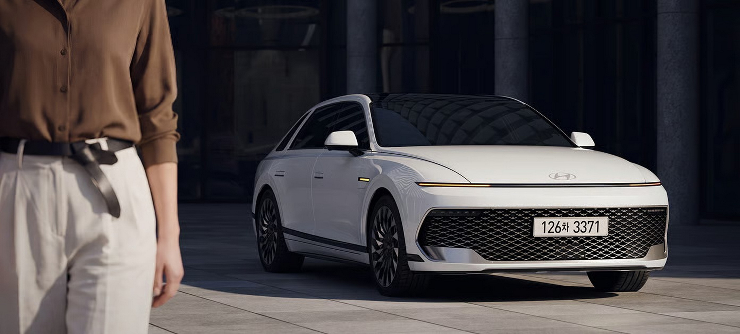 The $28K Flagship Hyundai Sedan Americans Called The Azera Closes In On Genesis