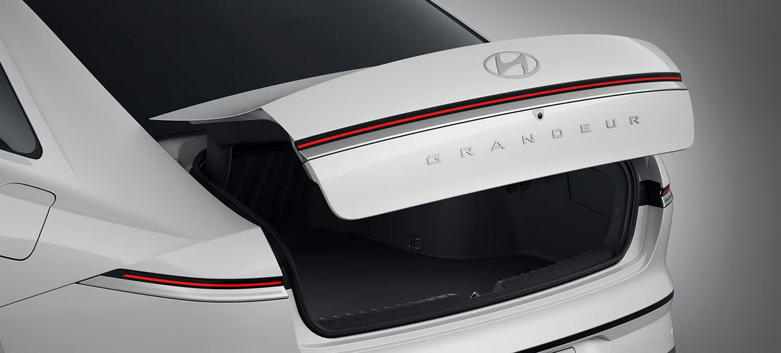 The $28K Flagship Hyundai Sedan Americans Called The Azera Closes In On Genesis
