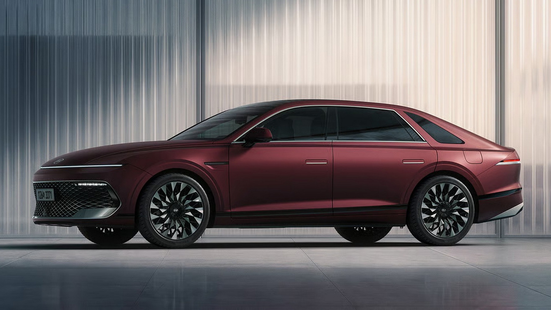 The $28K Flagship Hyundai Sedan Americans Called The Azera Closes In On Genesis