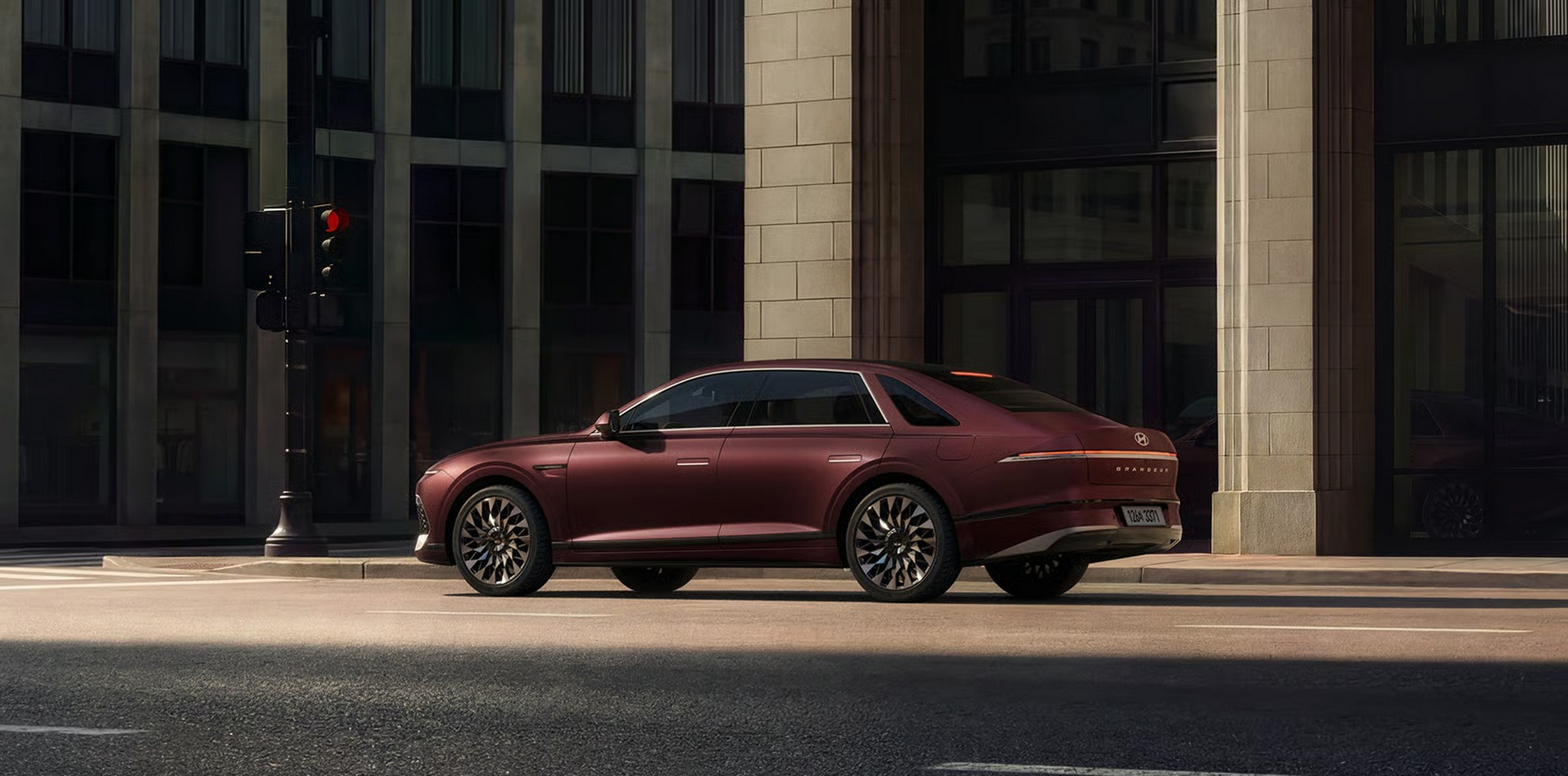 The $28K Flagship Hyundai Sedan Americans Called The Azera Closes In On Genesis