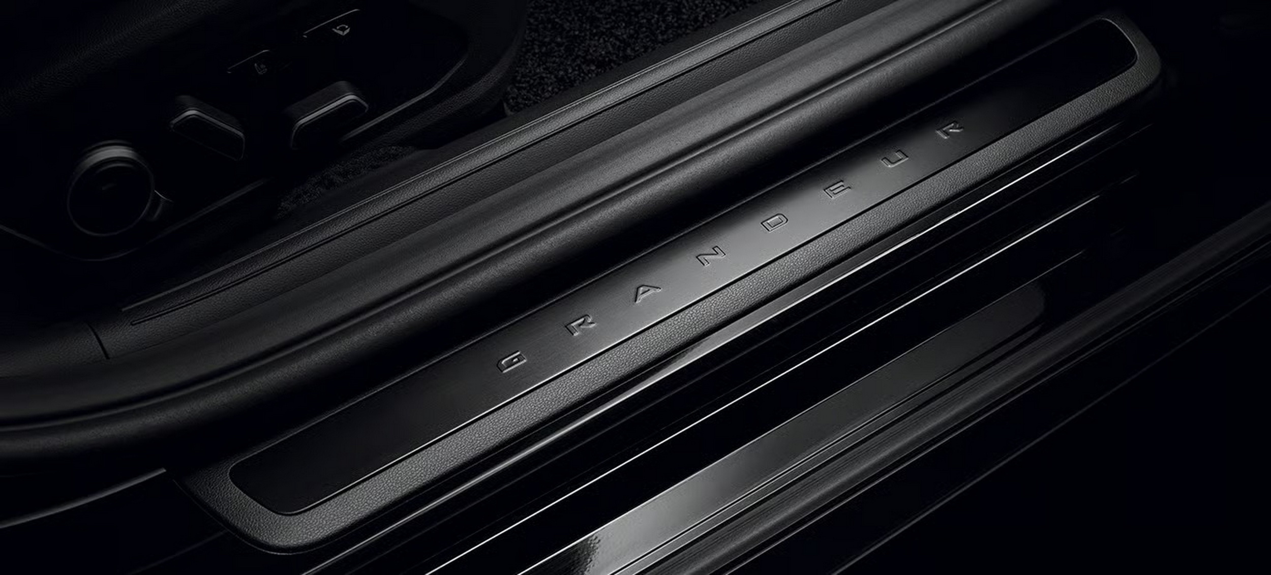 The $28K Flagship Hyundai Sedan Americans Called The Azera Closes In On Genesis