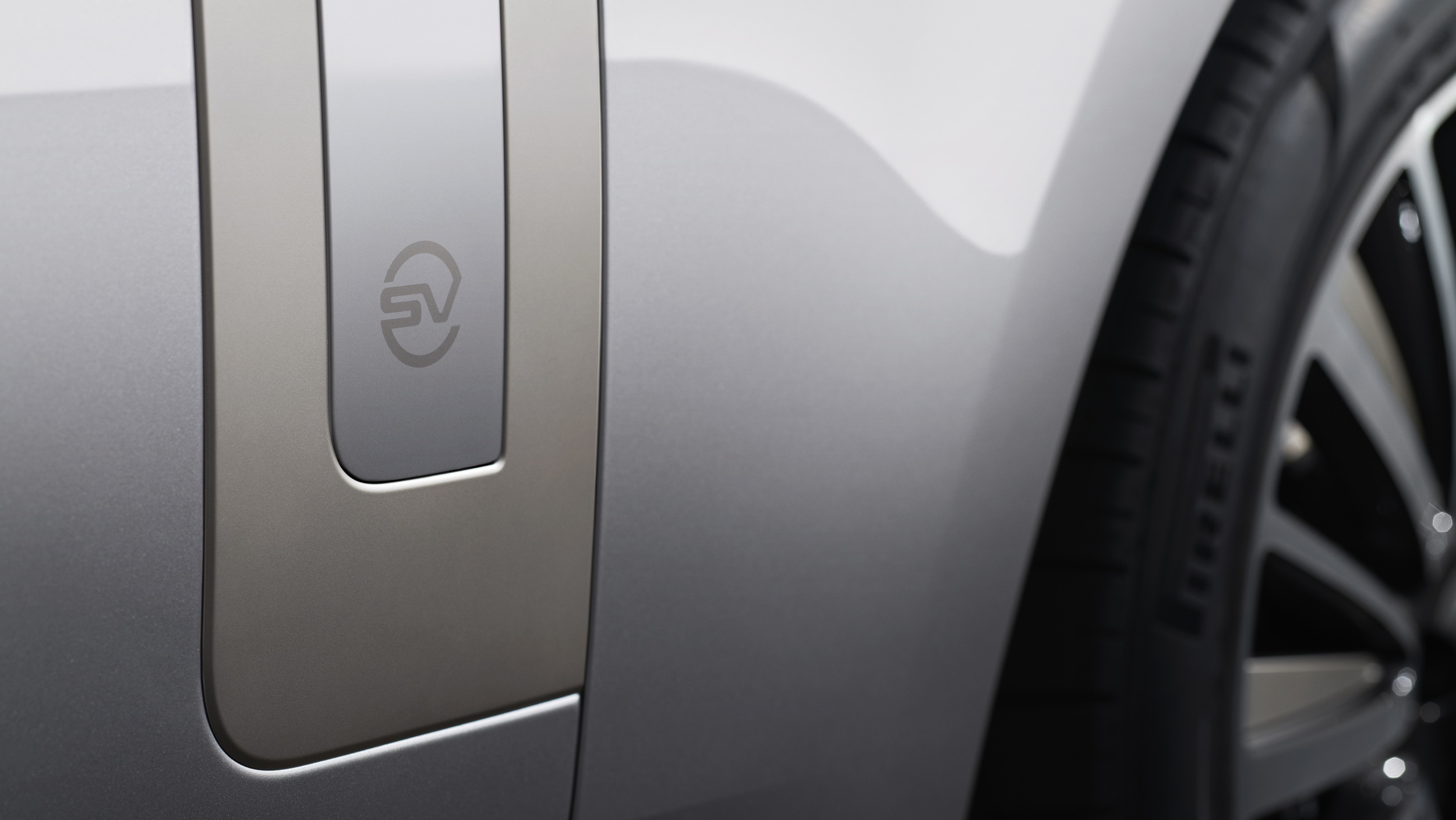 The $337,000 Range Rover SV Ultra Has No Leather And A Floor That Pulses To Music
