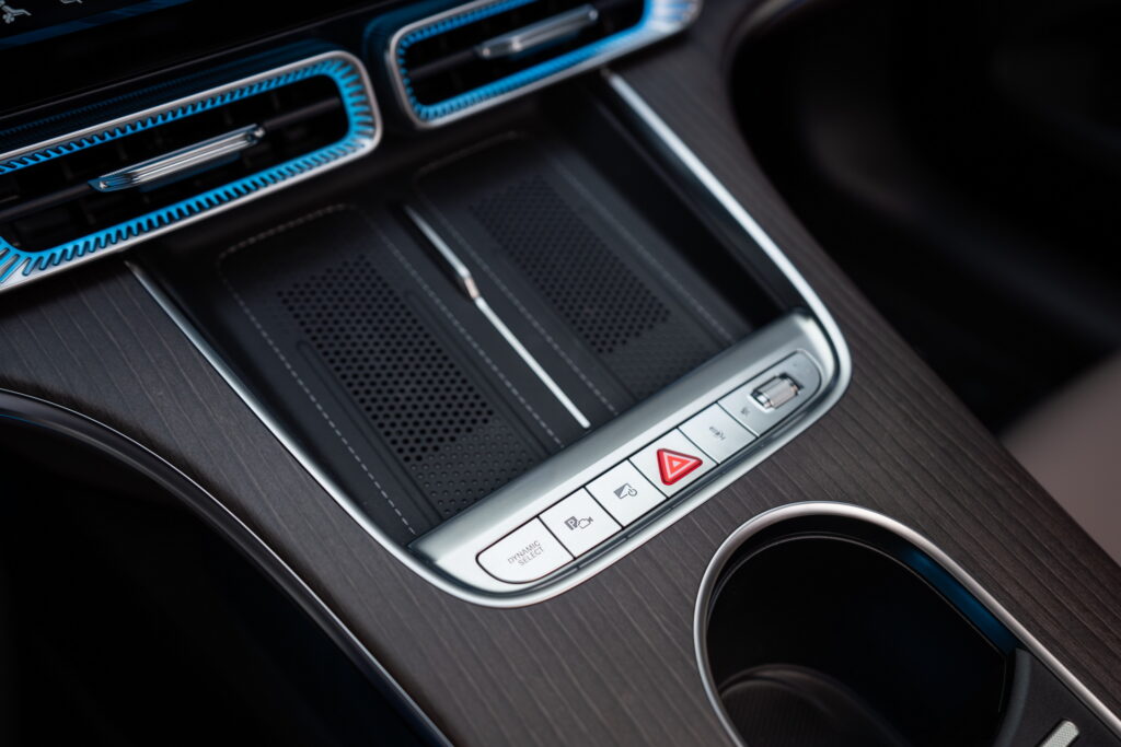  Mercedes Refuses To Kill The Big Screens, Even As It Admits Buttons Won