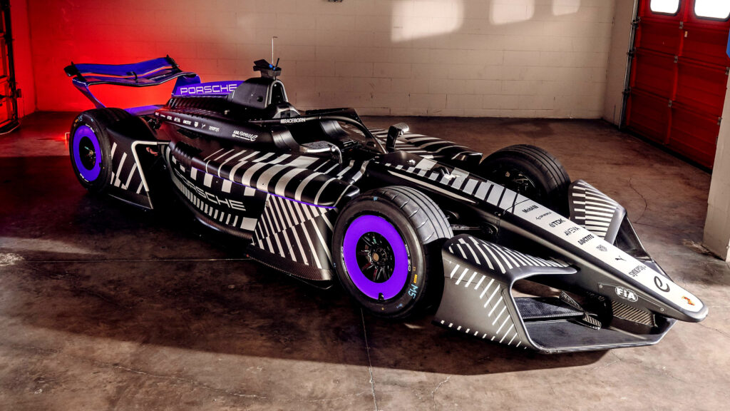  Porsche’s New 975 RSE Weighs Less Than A Miata And Hits Harder Than A Bugatti In Attack Mode