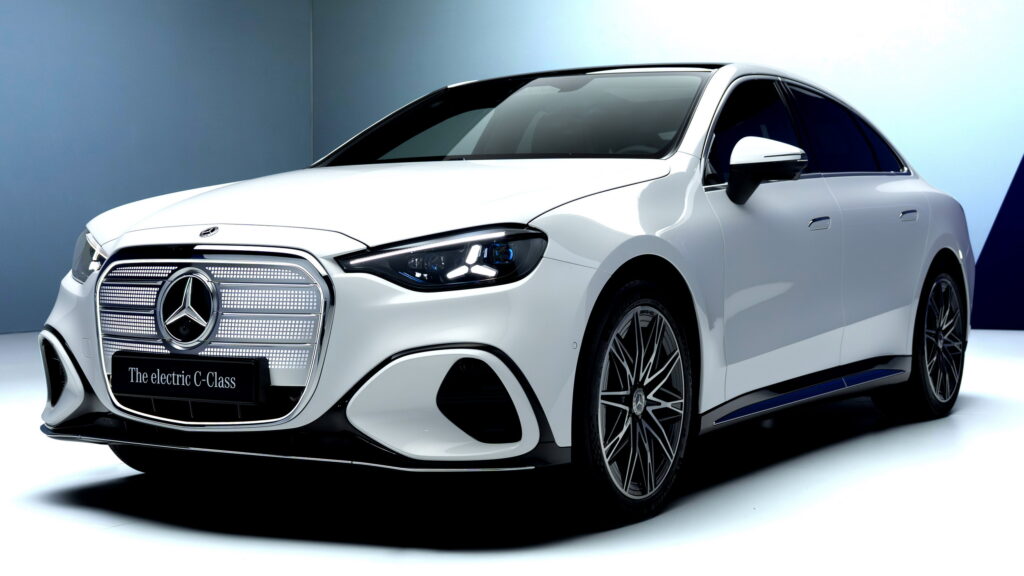  Mercedes’ Electric C-Class Is The BMW i3’s Neue Nightmare