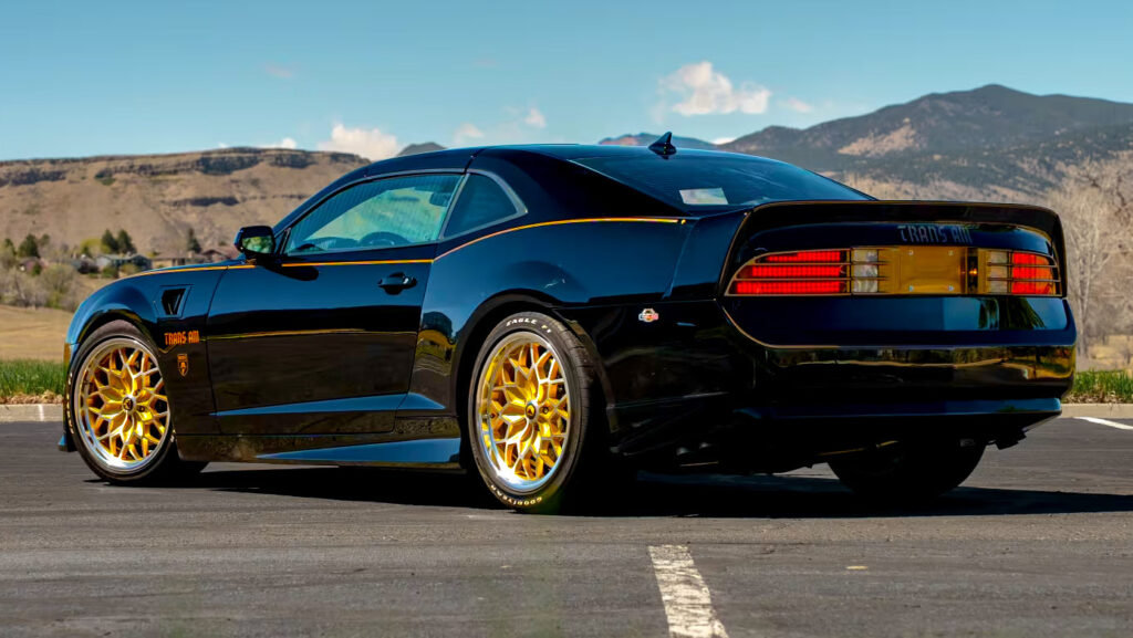  Not Even An 800 HP Ford Mustang Shelby GT500 Can Keep Up With A McLaren 720S