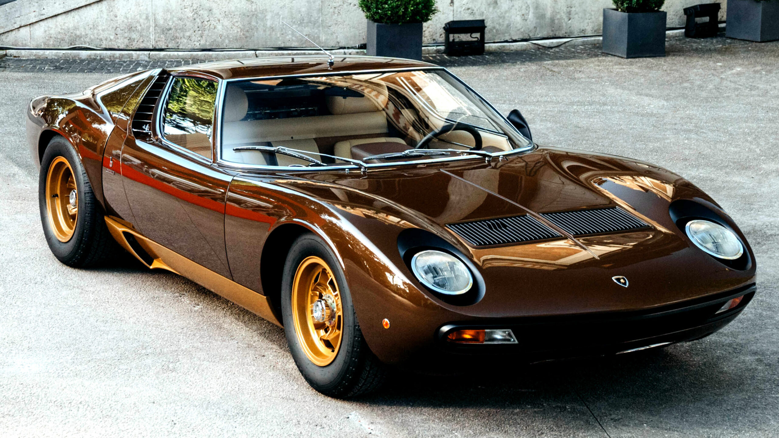 Lamborghini Spent Three Years Restoring A Miura In A Color That Shouldn’t Work, And It Does