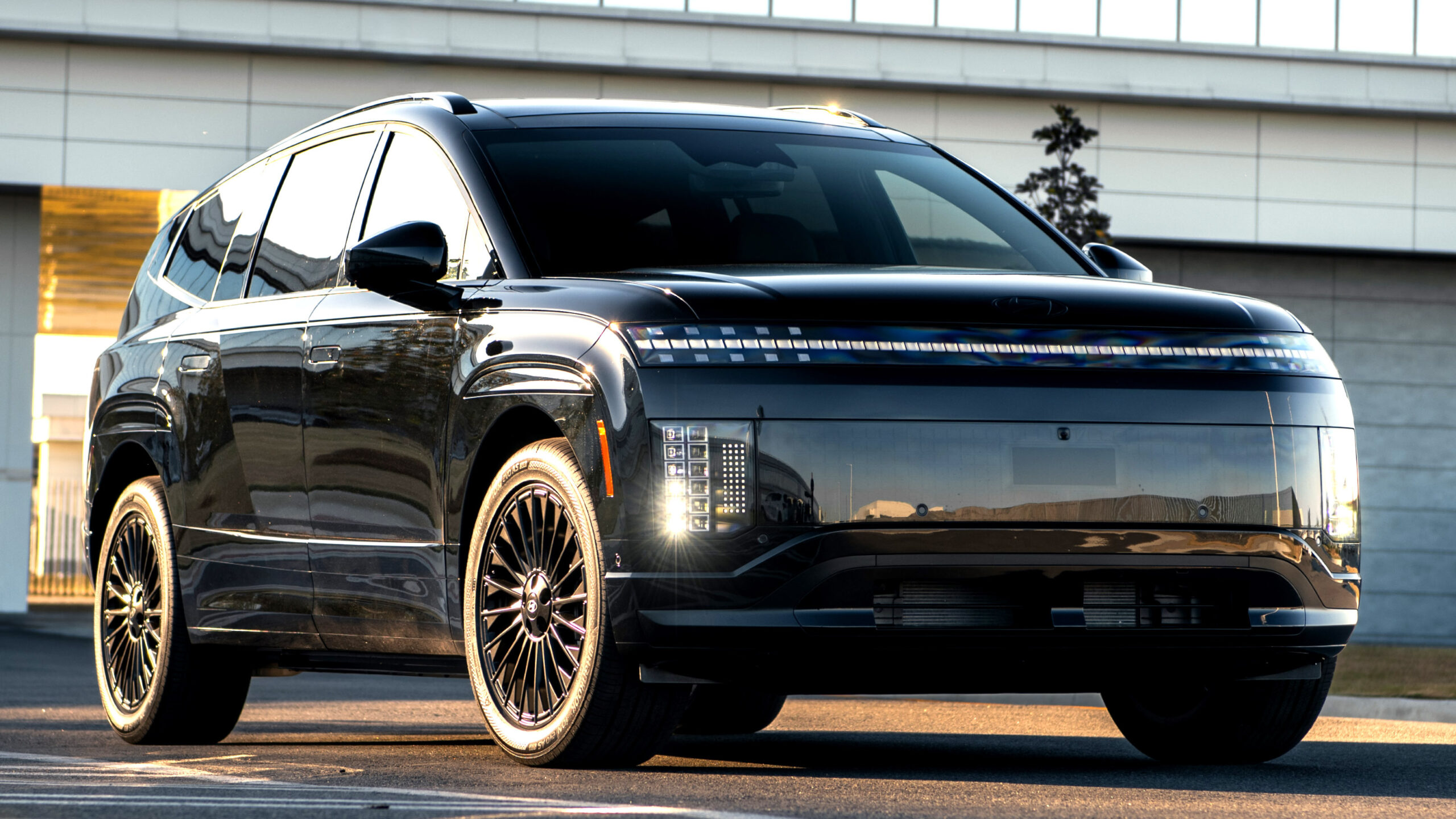 Image for Hyundai’s $75K Ioniq 9 Calligraphy Just Got A Sibling That Makes It Look Like The Cheap One