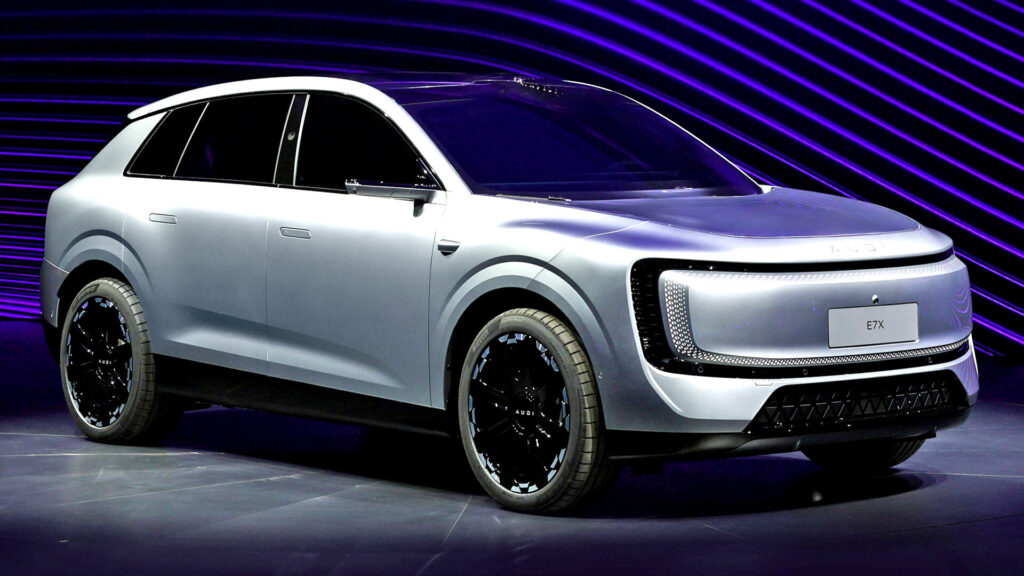  China Gets The AUDI EX7 With 671 HP And A 59-Inch Display, America Gets The Q7