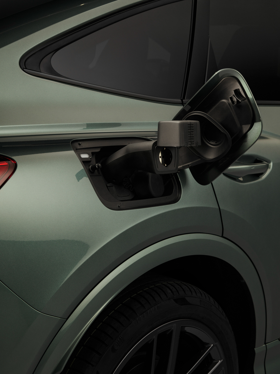 Audi Fixed The 2027 Q4 E-Tron’s Controls Everyone Complained About, Then Removed A Different Set