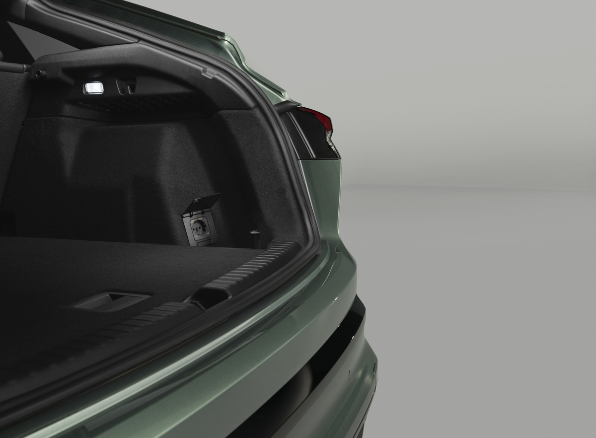 Audi Fixed The 2027 Q4 E-Tron’s Controls Everyone Complained About, Then Removed A Different Set