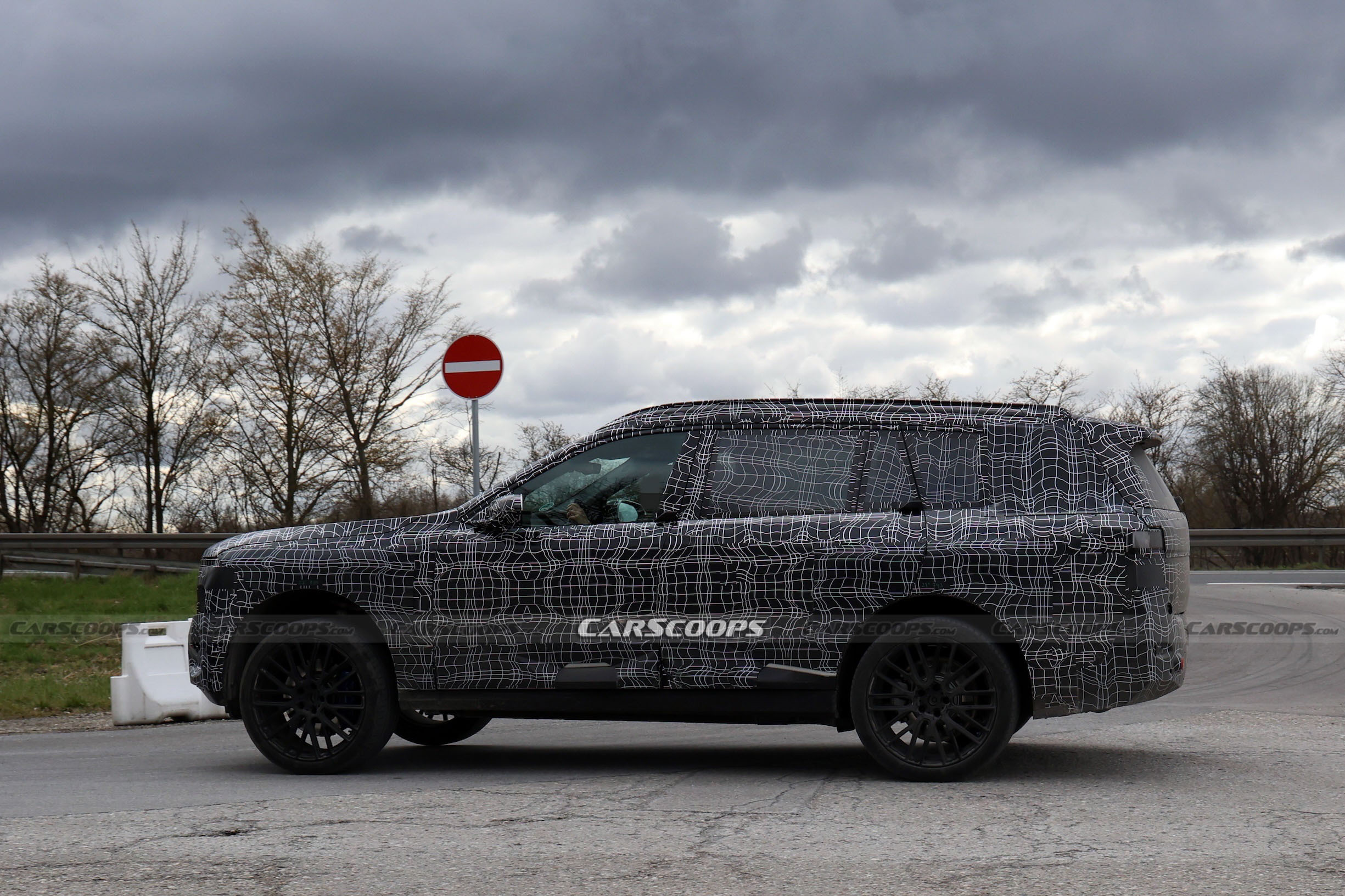 BMW’s iX7 Gets Every Neue Klasse Upgrade Except The One That Would Make It Look Different