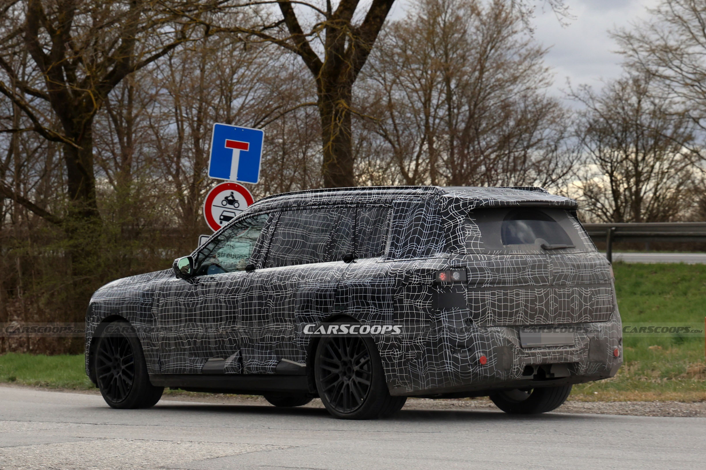 BMW’s iX7 Gets Every Neue Klasse Upgrade Except The One That Would Make It Look Different