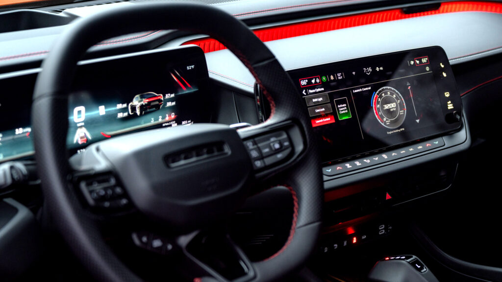  Wagoneer S And Charger Daytona Buyers Paid For More Screen, Now It Just Goes Blank