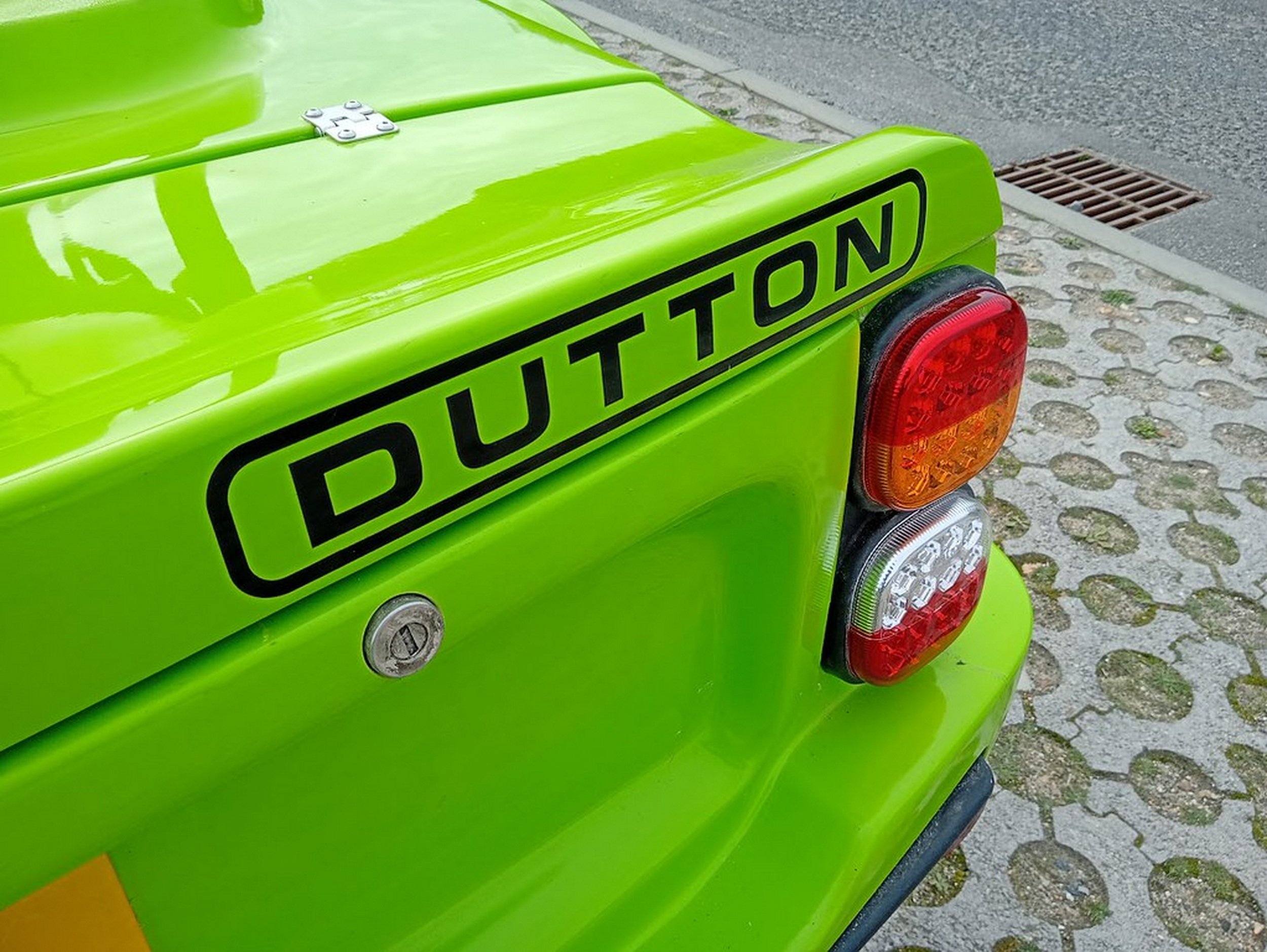 За 13 500 доларів ви можете зробити свій MX-5 схожим на Caterham з Minecraft