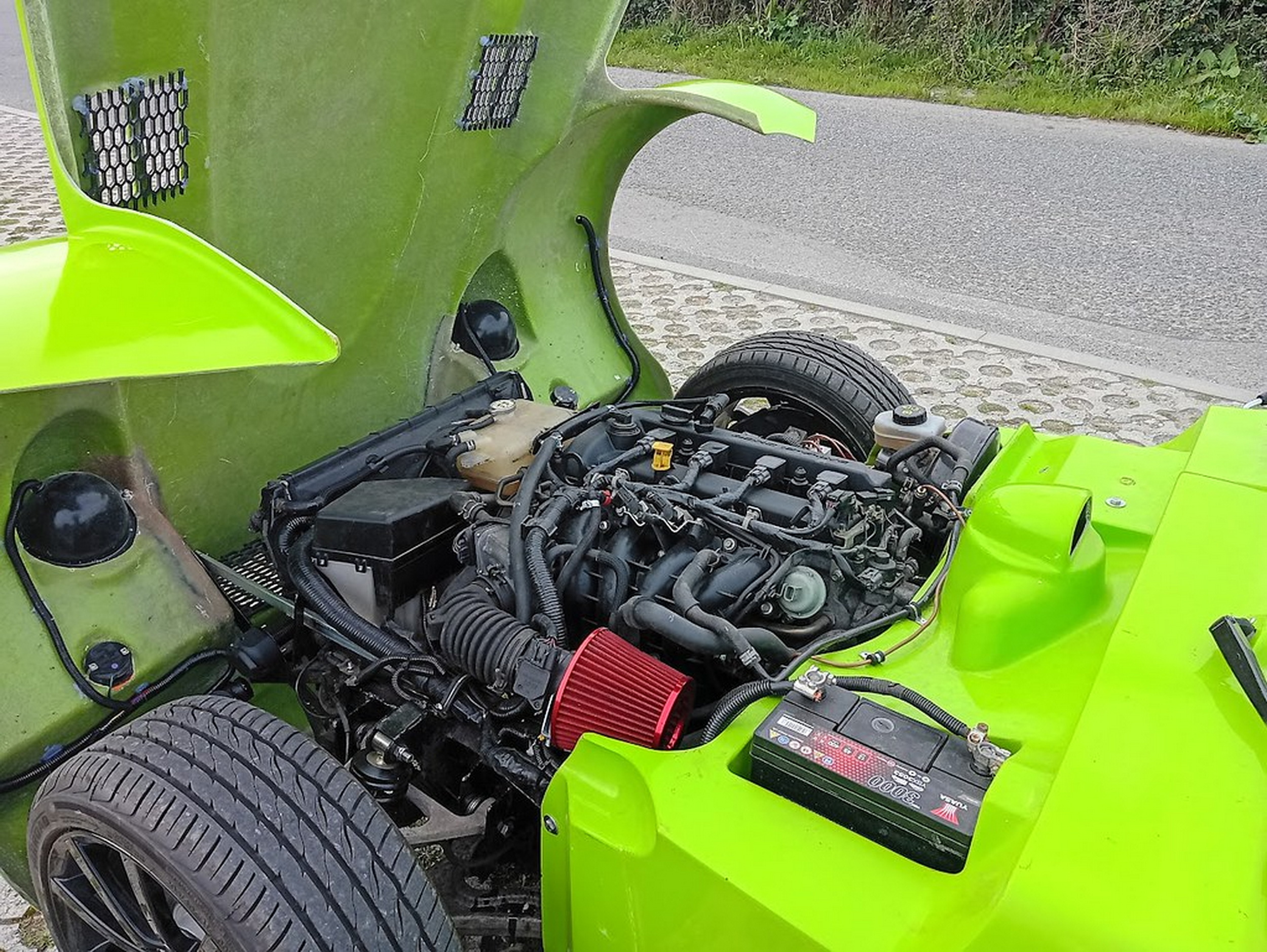 За 13 500 доларів ви можете зробити свій MX-5 схожим на Caterham з Minecraft