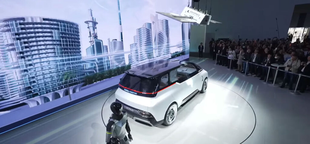  Geely Introduces China&rsquo;s First Purpose-Built Robotaxi