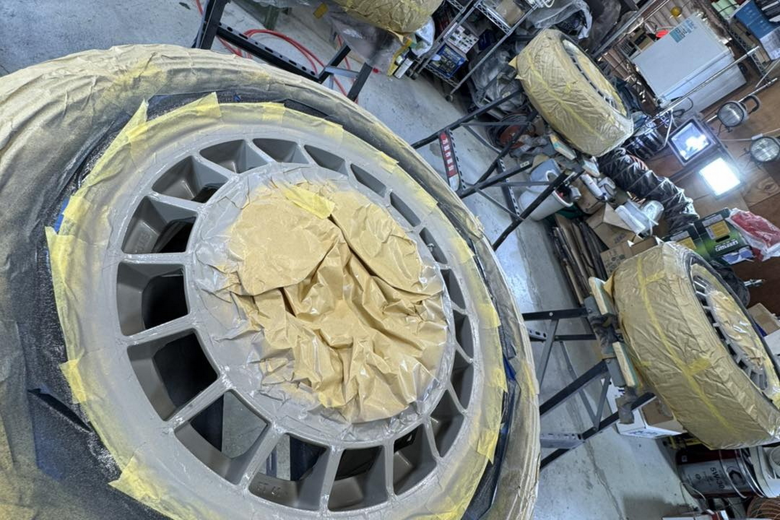 Комплект Hatano для Twingo вартістю 8500 доларів США створює враження 911 Dakar з міським автомобілем потужністю 90 к.с.