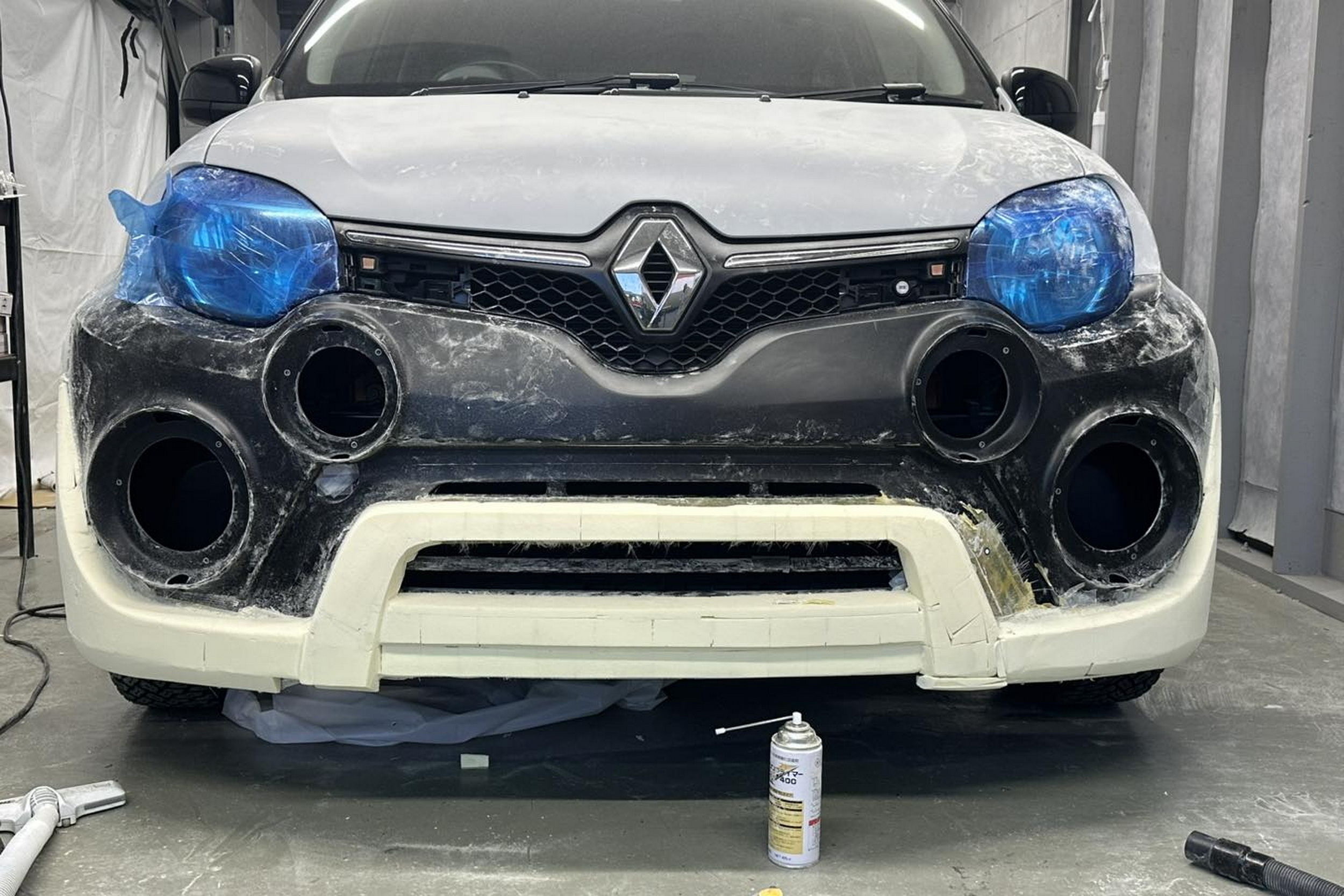 Комплект Hatano для Twingo вартістю 8500 доларів США створює враження 911 Dakar з міським автомобілем потужністю 90 к.с.