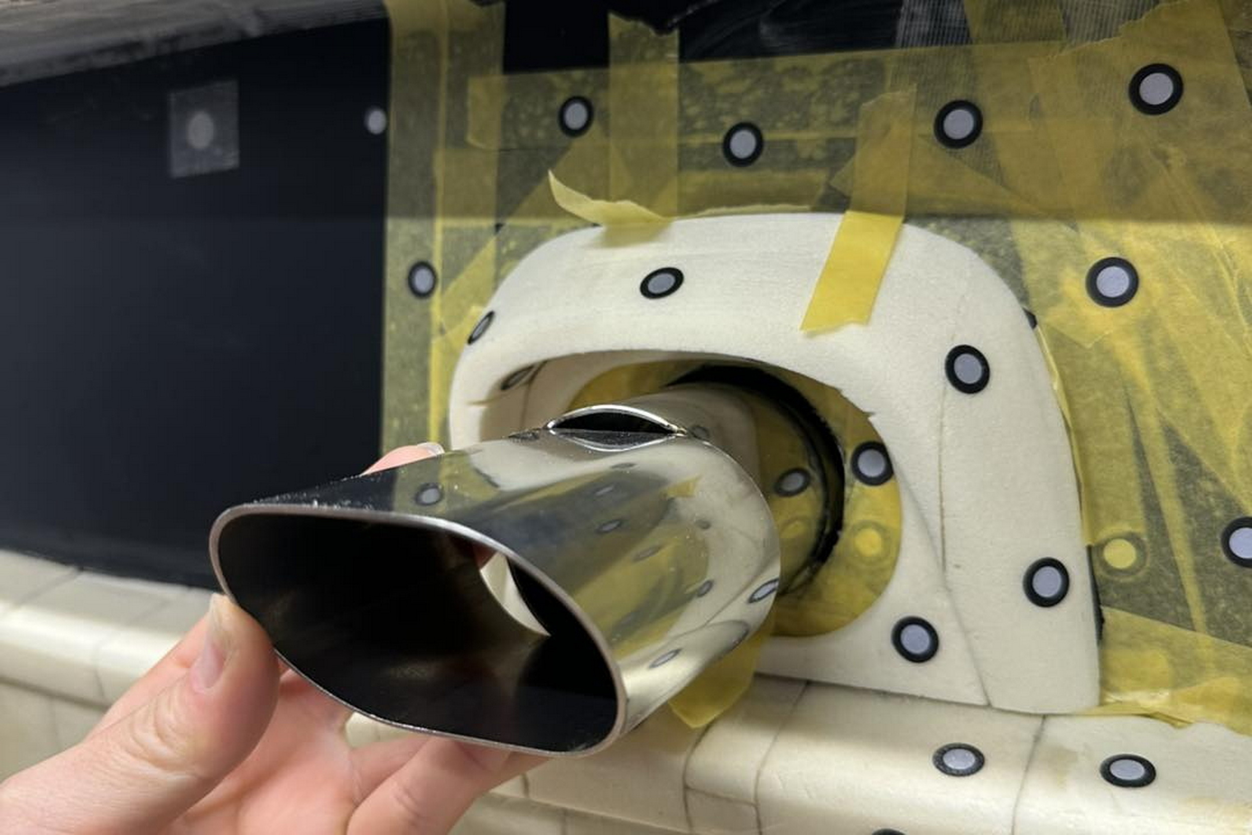 Комплект Hatano для Twingo вартістю 8500 доларів США створює враження 911 Dakar з міським автомобілем потужністю 90 к.с.