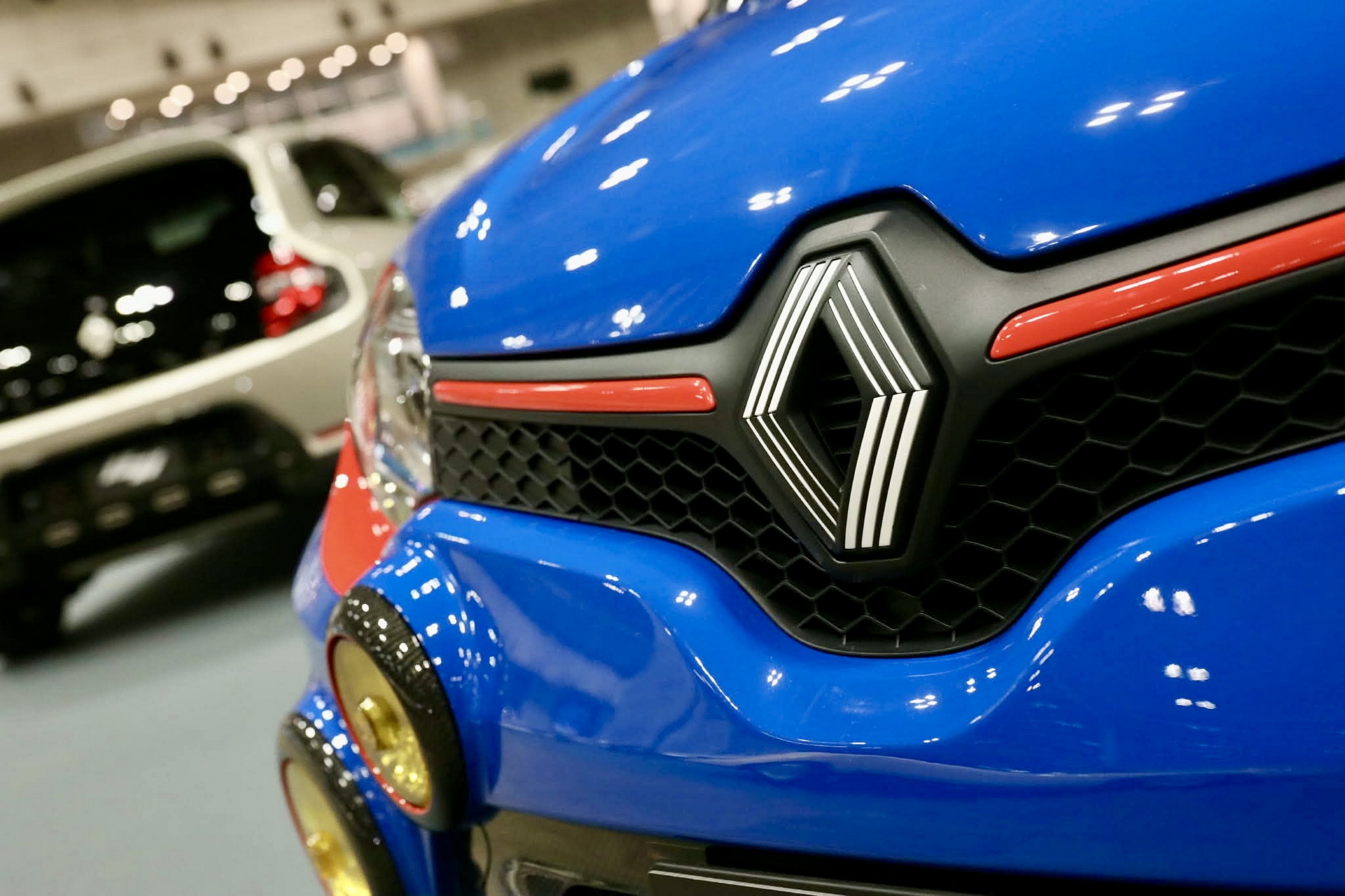 Комплект Hatano для Twingo вартістю 8500 доларів США створює враження 911 Dakar з міським автомобілем потужністю 90 к.с.