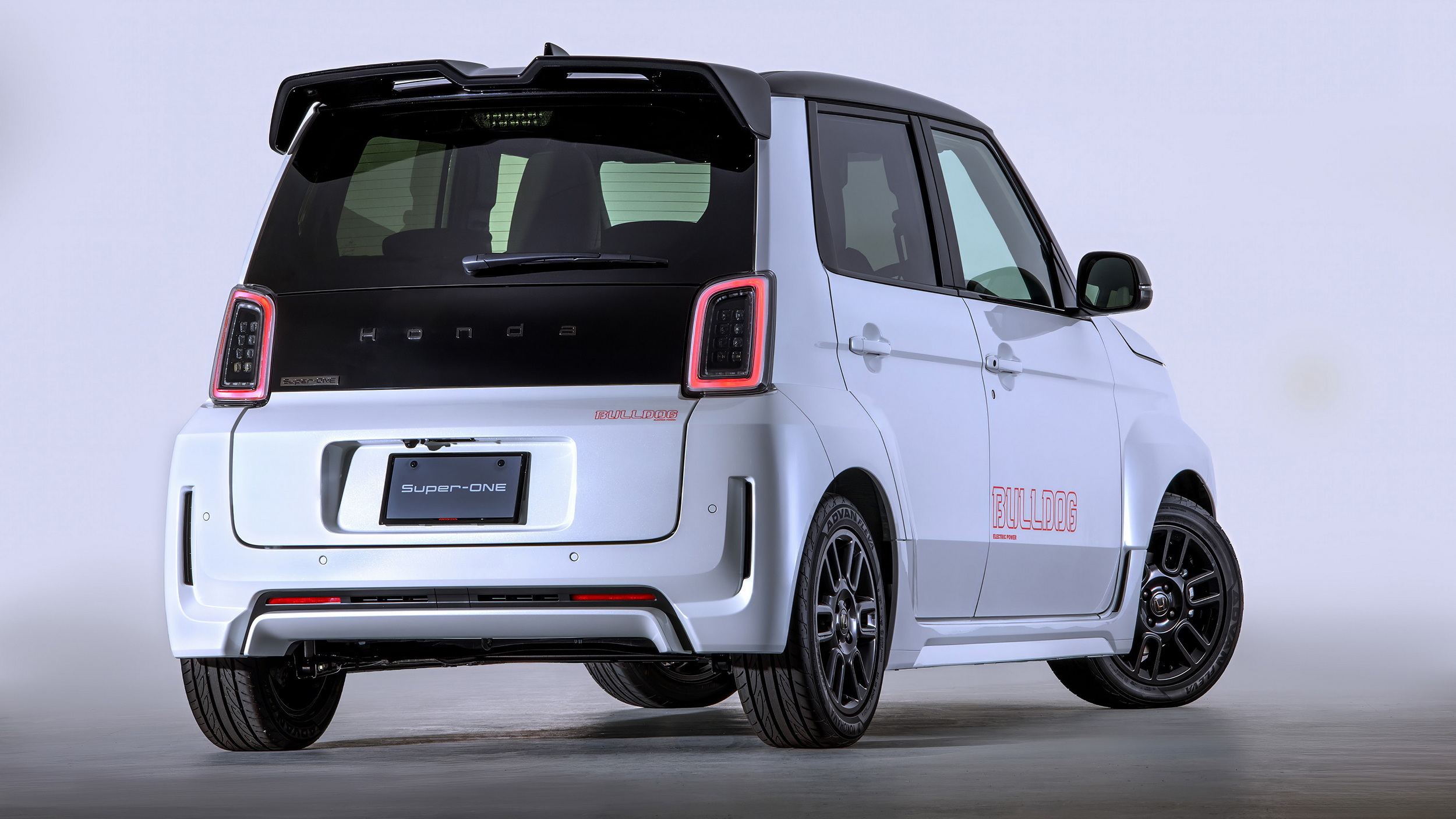 Honda десятиліттями ховала назву Bulldog, а тепер друкує її на дверях