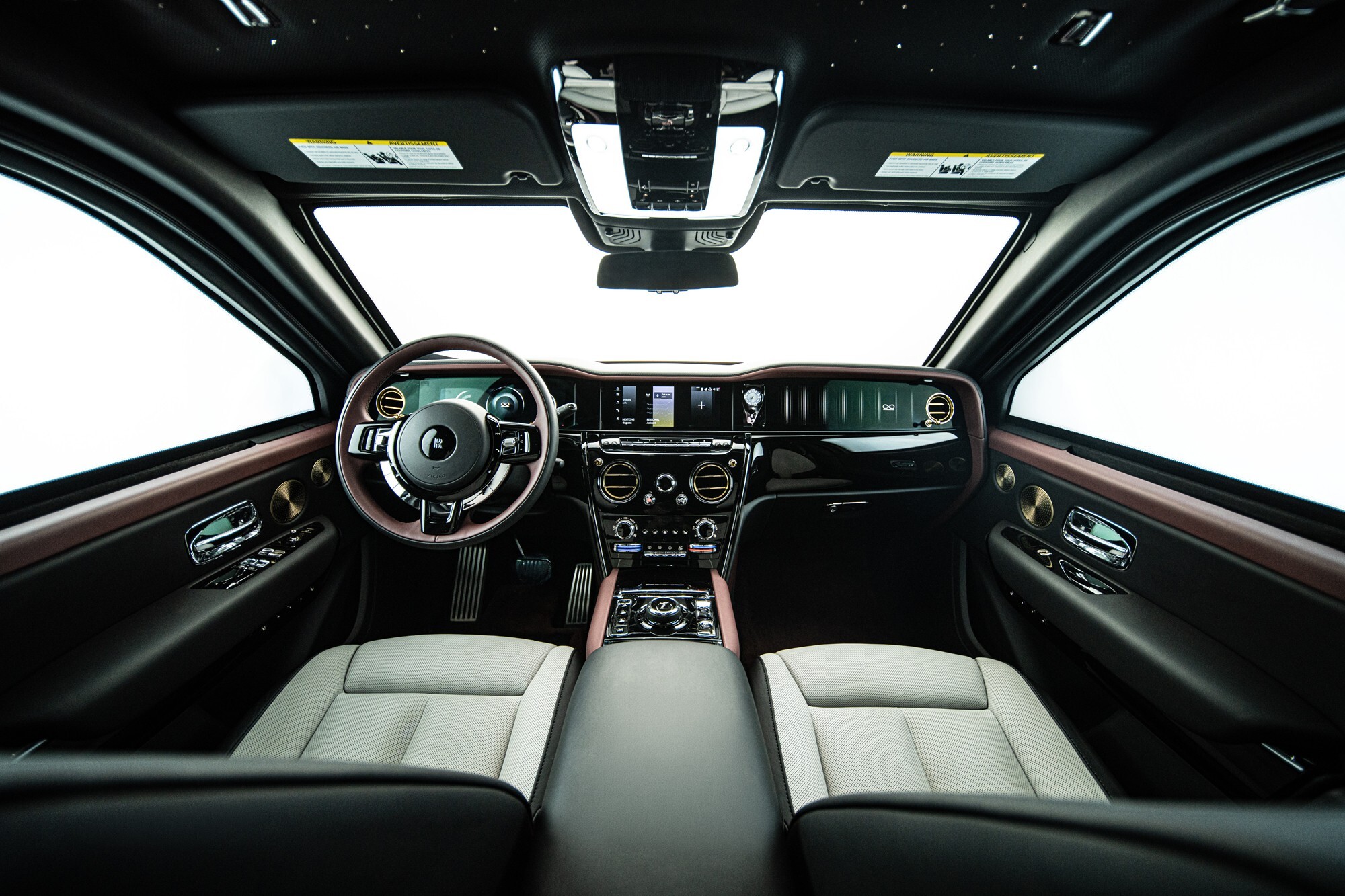 Цей Rolls-Royce Cullinan виглядає як стандартний, але не піддається впливу гранати