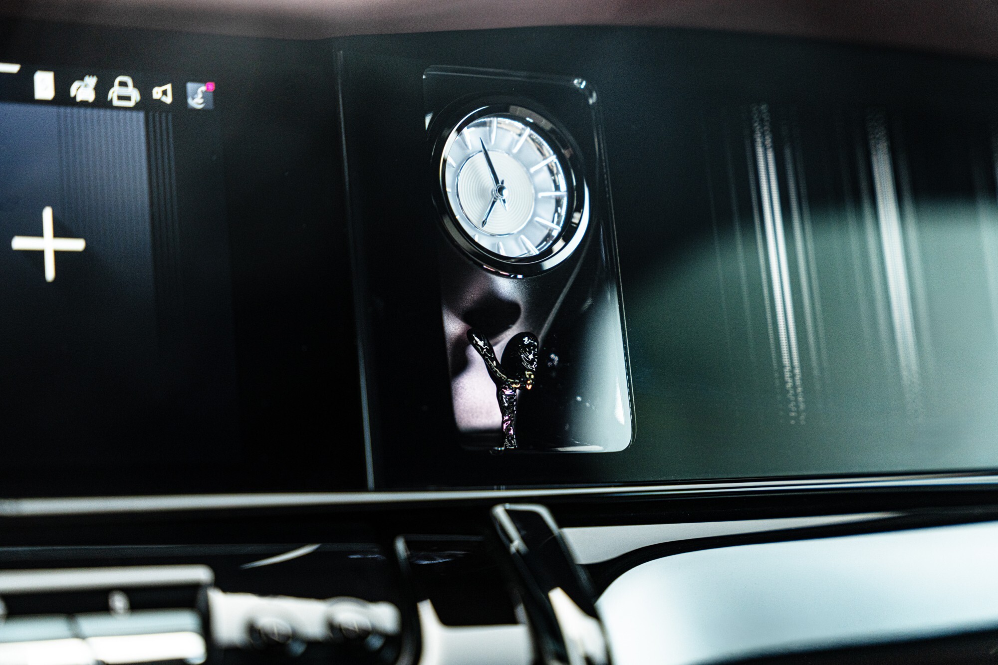 Цей Rolls-Royce Cullinan виглядає як стандартний, але не піддається впливу гранати